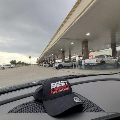 Never a line for gas at this HUGE Buc-ee's