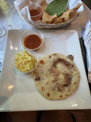 Frijol y Queso pupusa