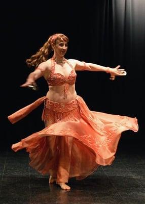 Na'ama Rose belly dancer