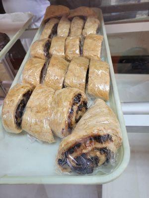 Currants roll