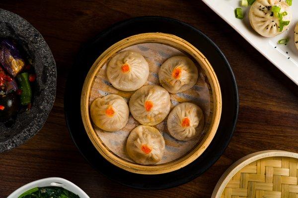 Crab roe soup dumplings