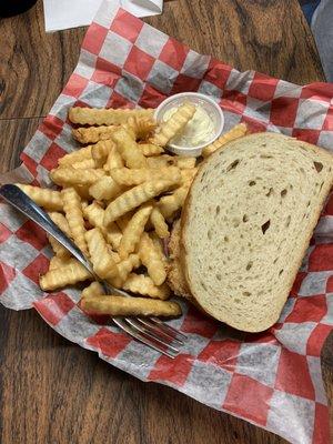 Fish sandwich, rye bread & French fries