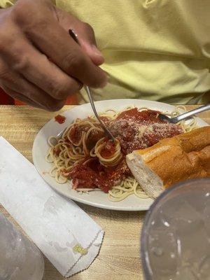 Spaghetti with meatballs and marina sauce