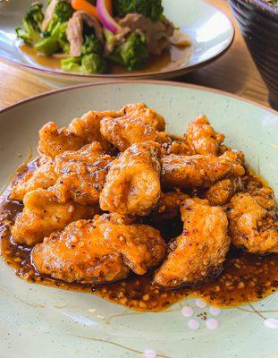 General Tso's Orange Chicken - Crispy chicken nuggets wok-tossed in a tangy, sweet, and spicy orange sauce. Mildly spicy. Available in tofu.