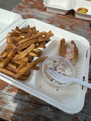 Lobster roll basket