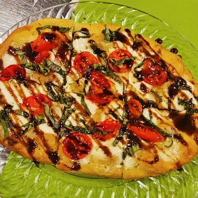 Caprese flatbread