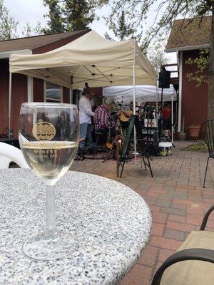 White Cranberry wine and live music