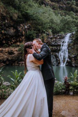 Waimea Falls Waterfall Photo credit: Megan David ( https://mdeephotos.com )