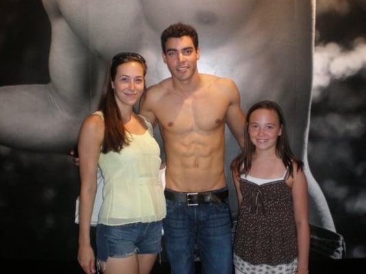 forcing my little sister to take pic with half naked model = awesome