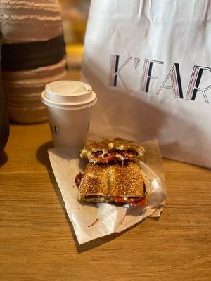 Grilled cheese with tomato & bacon, and a Yemenite latte.