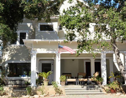 Historic Inn centrally located in South Pasadena.