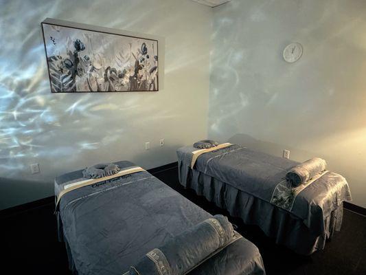 BODY MASSAGE ROOM FOR COUPLE