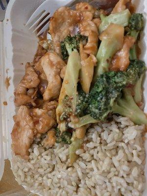 Chicken with spicy garlic sauce over rice