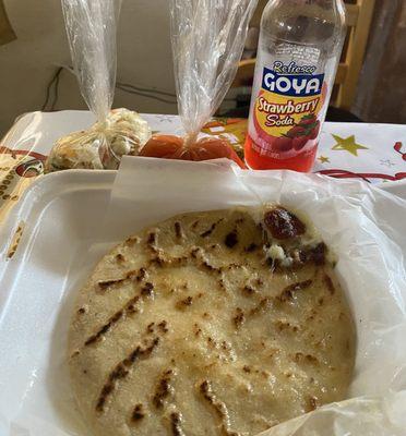 Cheese pupusa.