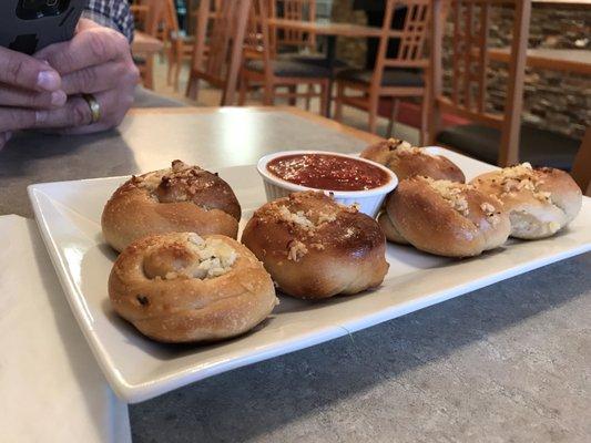 Garlic knots with yummy sauce