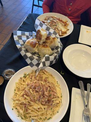 Pasta Neapolitana & Carbonara $25 each