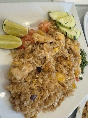 Pineapple fried rice with chicken