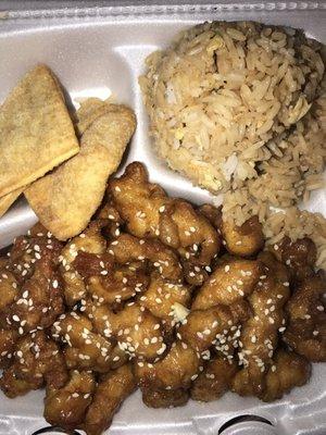 Sesame chicken + fried rice + 2 crab rangoons