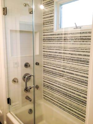 FRAMELESS SHOWER