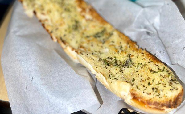 Garlic bread. Came w Antipasto