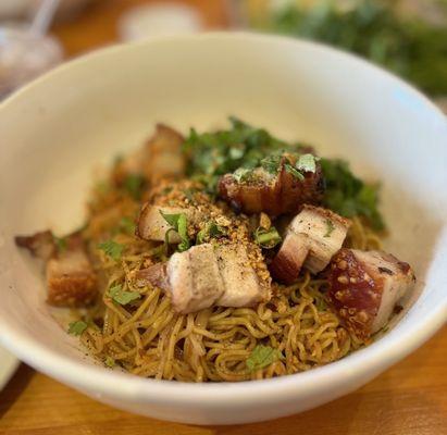 Egg noodle with roasted pork