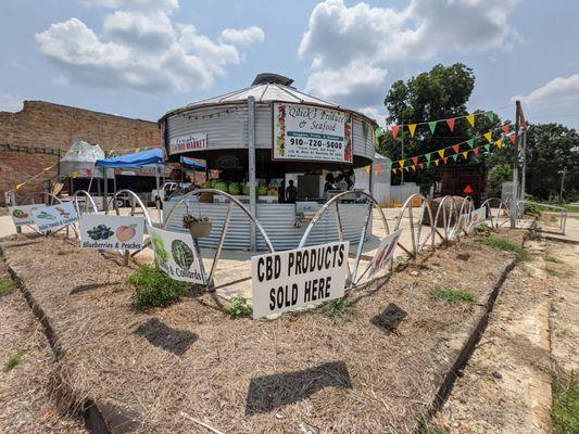 Quick’s Produce & Seafood