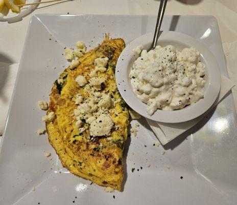 Spinach, feta and tomato omelet with the side of cottage cheese