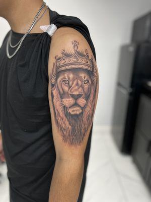 Lion w/ crown