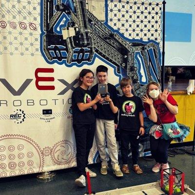 VEX IQ Team 1920B won Innovate Award at 2024 VEX IQ Tournament!