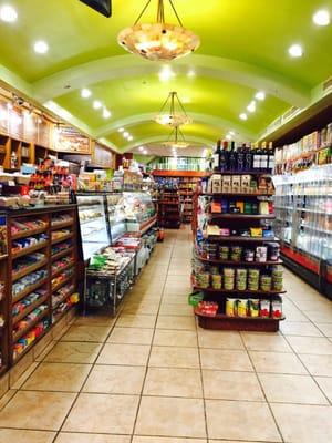 Hudson market place is one of the best deli and gourmet shop in the neighborhood and always fresh!!! Friendly employees