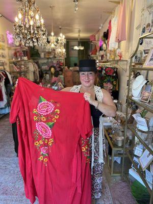 Stopped by the Goddess Mercado today. I bought this beautiful hand embroidered robe/kimono. This is the artist who created it Ceiba.