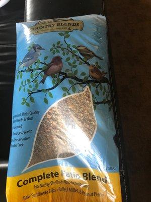 No mess premium birdseed, huge bag!