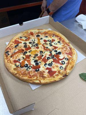 Pepper and olive pizza