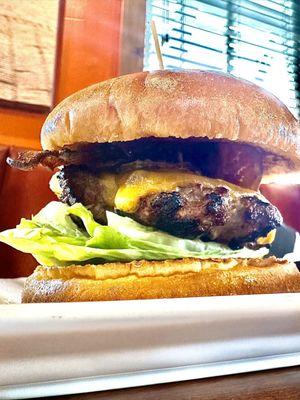 JOHNNY'S BBQ BACON CHEESEBURGER*