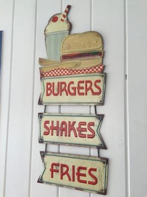 Simple burger joint; good road food!