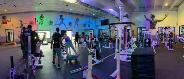 3,000sq feet indoor weight training facility