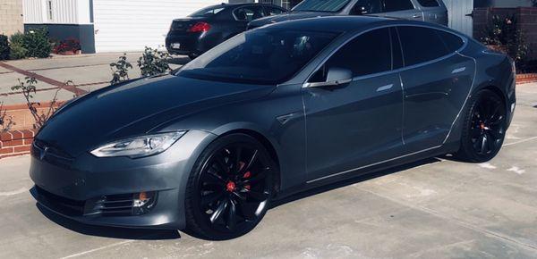 Tesla staggered 22x9 Frt & 22x10 Rr.