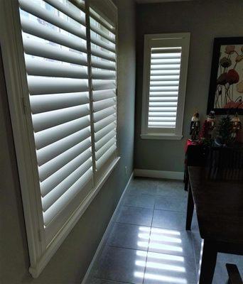 Hunter Douglas Summerwind 3 1/2" Shutters with TruView tilt, Carolina frames & Decorative sill covers. Color: White Silk