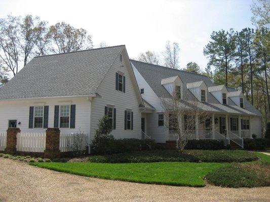 American Roof Brite Richmond cleaned and treated this roof back in 2009. We have keep the roof shingles clean with Stain Block.