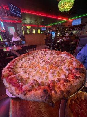 19" Manhattan pie, with quadruple sausage, Pak's favorite St. Louis delight!