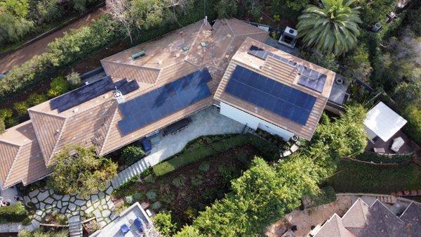 29.2 KW Solar System with REC 400 black panels in Studio city