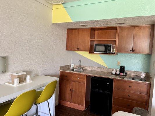 Wet bar/kitchen area