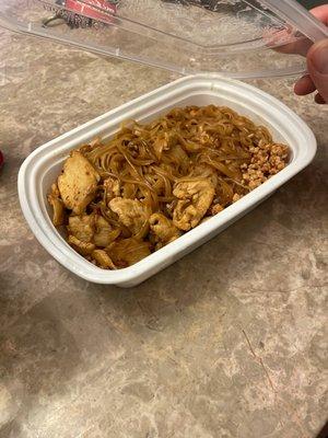 Chicken pad Thai to-go with no vegetables