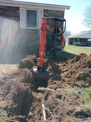 Works great in close quarters here in my moms front yard for the 65' water main replacement between her house and 2 large trees.