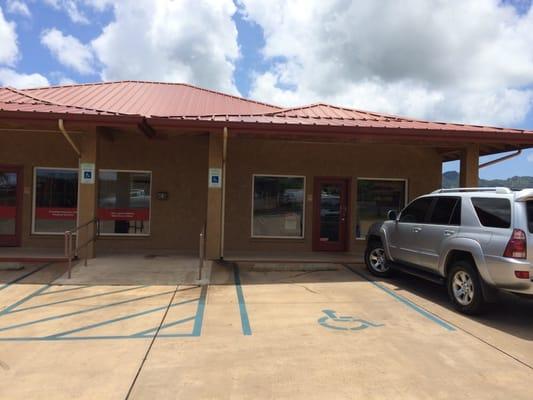 Entrance to building.  Right next to State Farm.