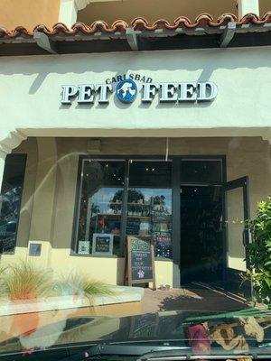 Great service and products for your pets!  Shopping local!