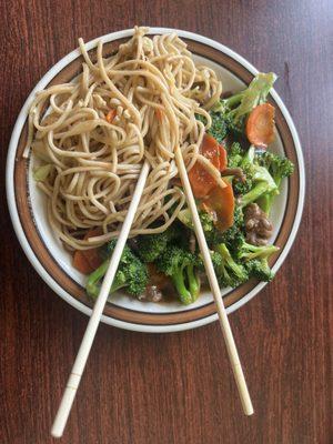 Broccoli, beef and chicken chow mein