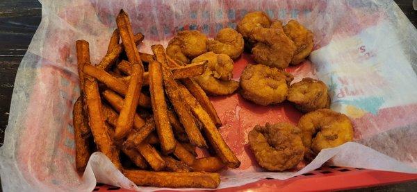 Skrimp basket with sweet potato fries