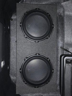 2-8Wv3's JL Audio in a sealed enclosure.