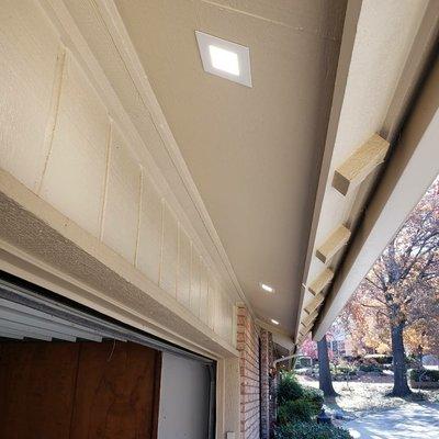 Outdoor soffit lighting